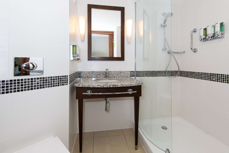 Bathroom 4, Hampton by Hilton Birmingham Jewellery Quarter, Birmingham