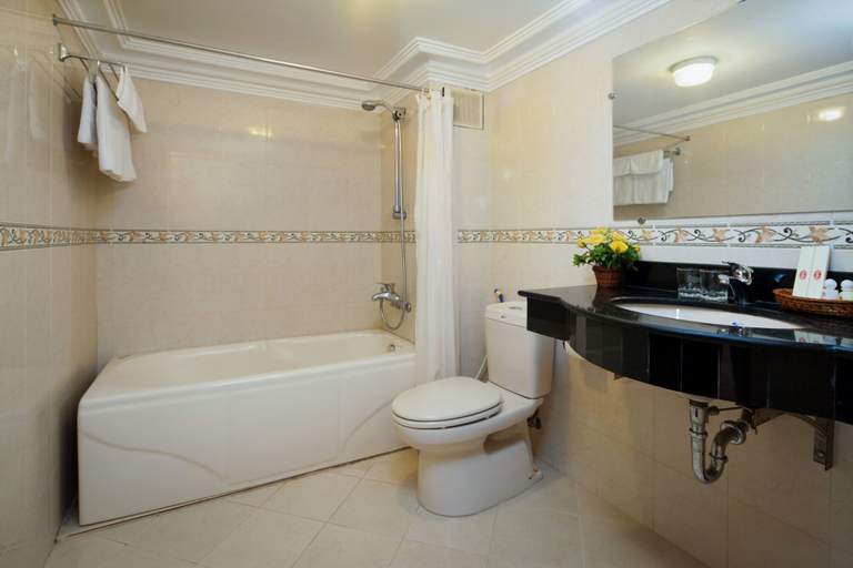 Bathroom 4, Lucky 3 Hotel & Travel, Hoàn Kiếm