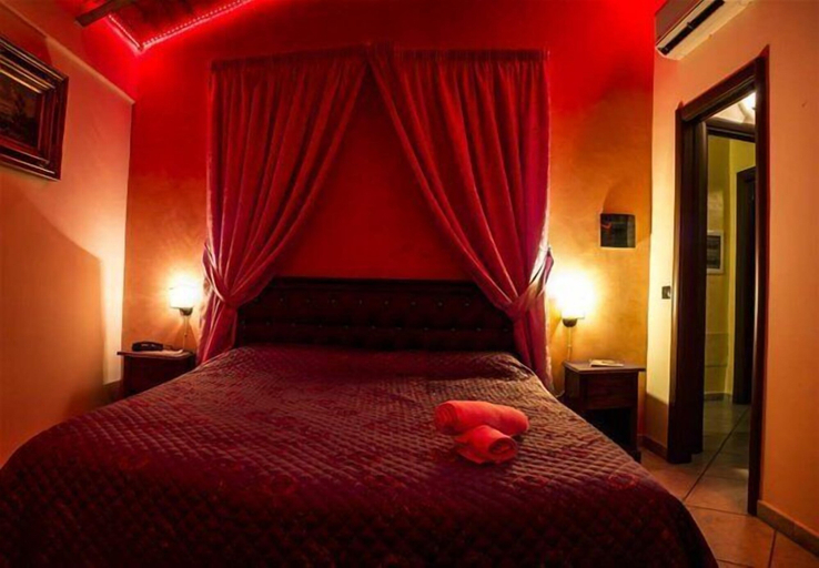 Bedroom 2, Hotel Happy Days, Napoli