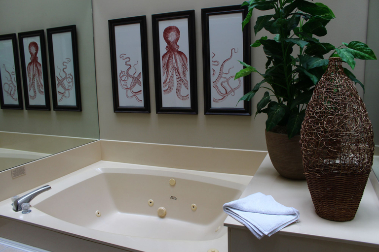 Bathroom, Windjammer Villas II, Craven
