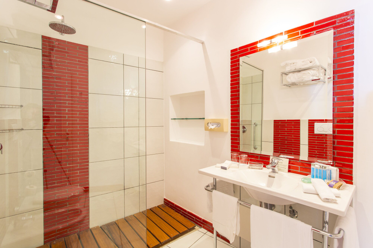 Bathroom 5, Hotel Marina Riviera, Salerno