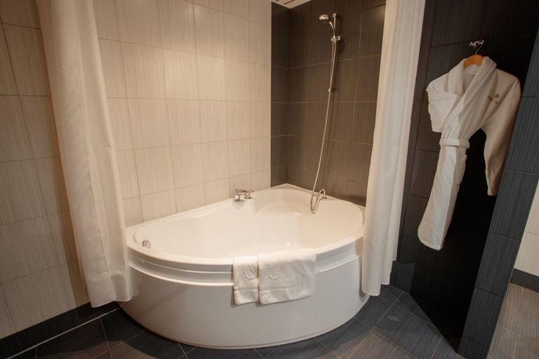 Bathroom 4, Benefit Plaza Congress Hotel, Novousmanskiy rayon