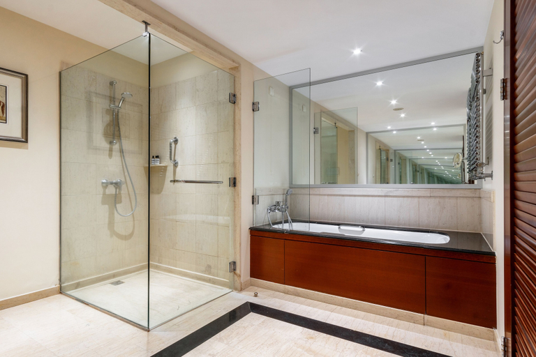 Bathroom 5, Hyatt Regency Thessaloniki, Central Macedonia