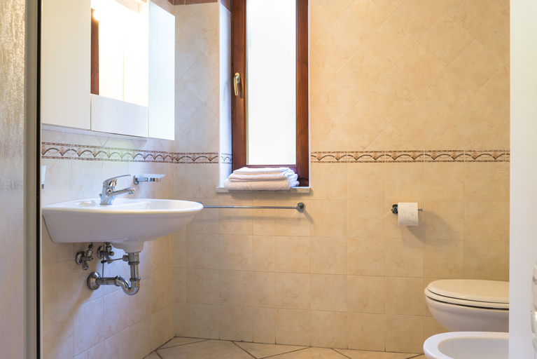 Bathroom 5, B&B Il Girasole, Salerno