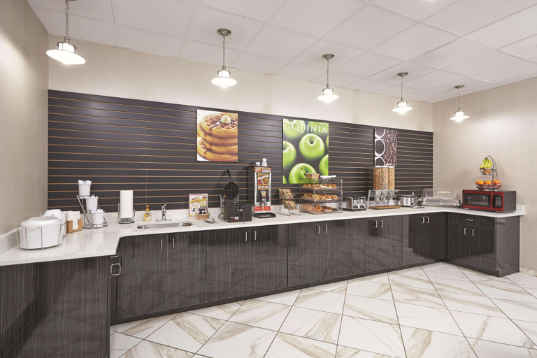 Food & Drinks 5, La Quinta Inn & Suites by Wyndham Springfield IL, Sangamon