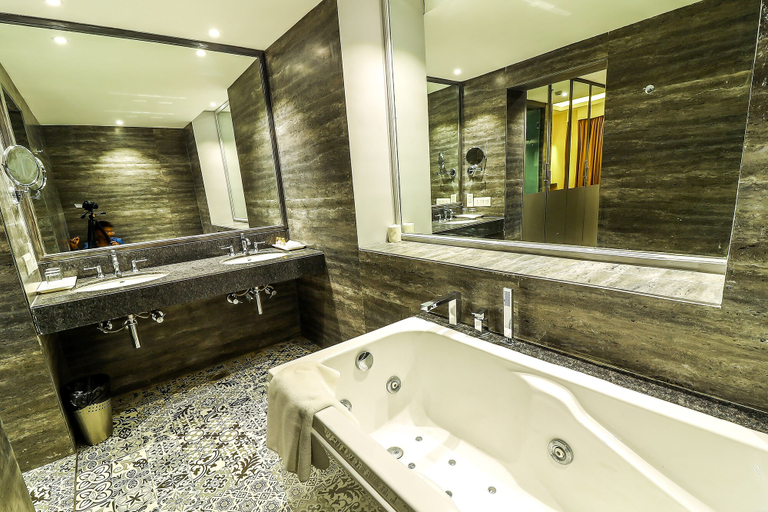 Bathroom 4, Hotel Piccadily Raipur, Raipur