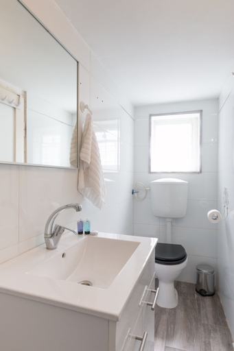 Bathroom 4, Gorgeous Apt in Neve Tzedek with Parking