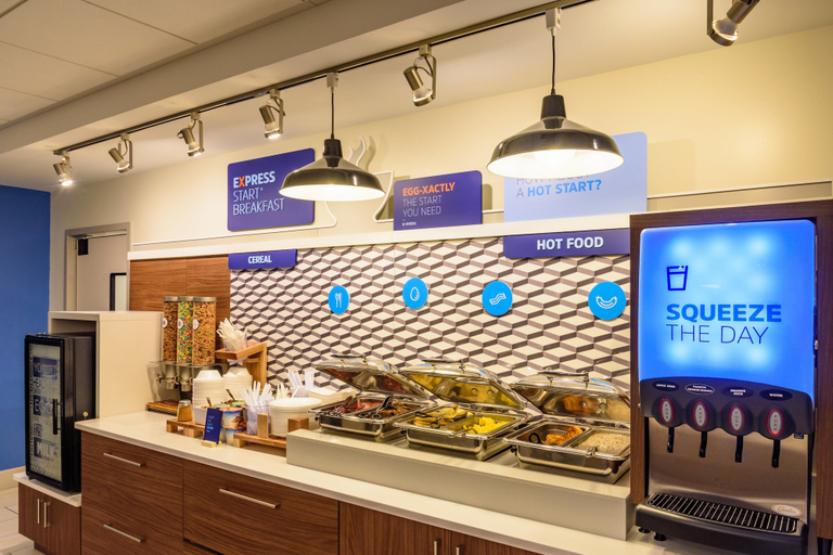 Food & Drinks 5, Holiday Inn Express Charleston by IHG, Charleston