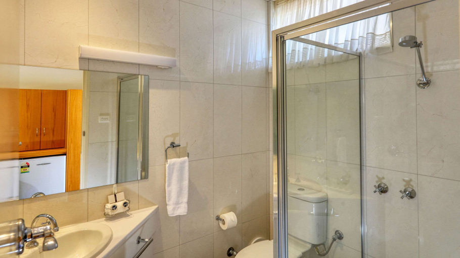 Bathroom 5, Quality Inn Swan Hill, Swan Hill - Central