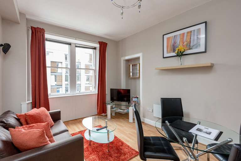 Others 5, Silver Lining - St Leonard St Apartment, Edinburgh