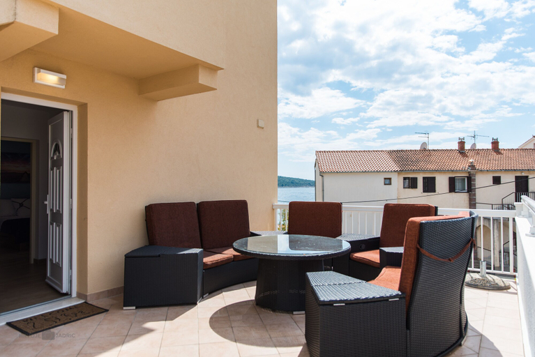 Others 5, Apartman Tonci, Primošten