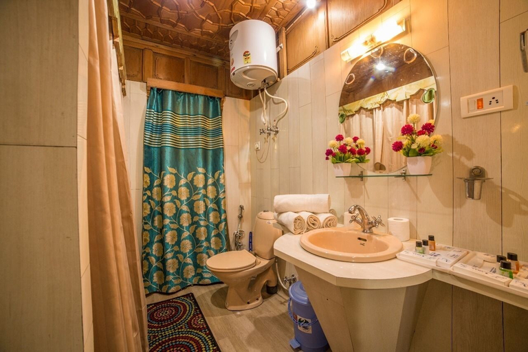 Bathroom 5, Swan Group Of Houseboats, Srinagar