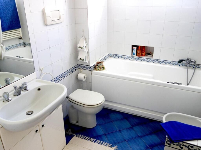 Bathroom 5, Franca, Napoli