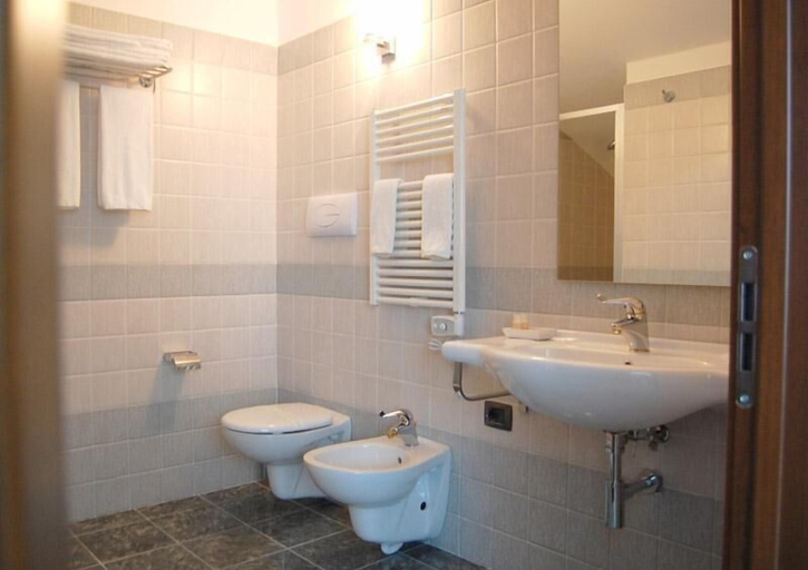 Bathroom 5, Vea Resort, Salerno