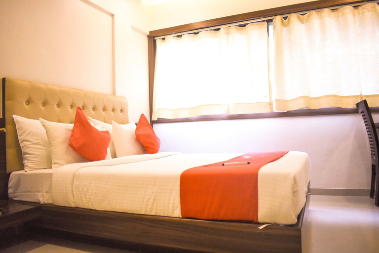 Bedroom 3, Hotel Mumbai International, Mumbai Suburban