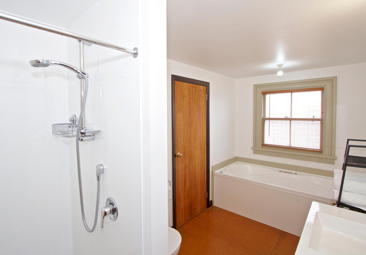 Bathroom 3, Station Lodge - Hostel, Ruapehu