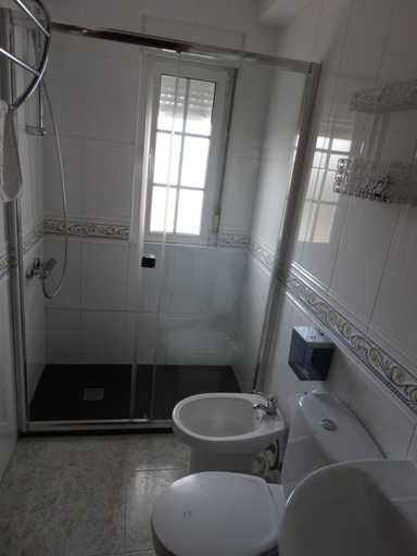 Bathroom 5, Hotel Los Juncos, Cantabria