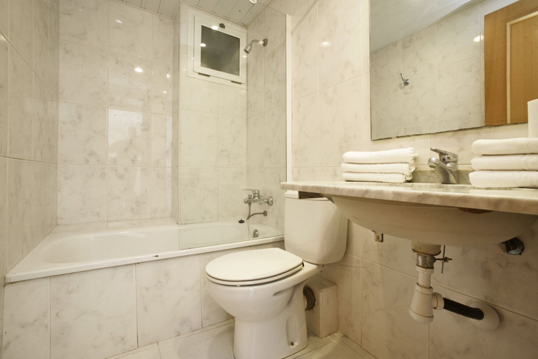 Bathroom 4, Apartamentos Los-Peces-24, Tarragona