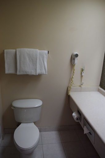 Bathroom 4, Days Inn By Wyndham Leamington, Essex