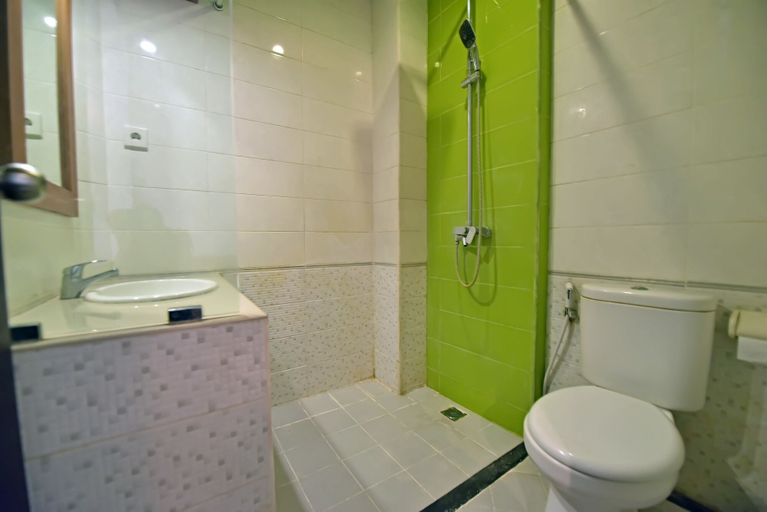 Bathroom 5, Sandat Hotel Kuta, Badung