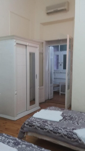 Bedroom 2, De La Poste, Ash-Sharq