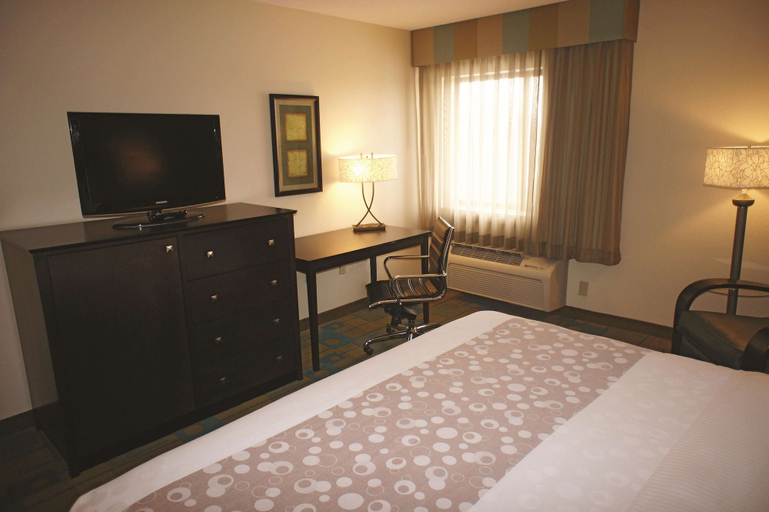 Bedroom 2, La Quinta Inn & Suites by Wyndham Plattsburgh, Clinton