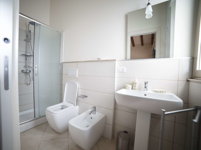 Bathroom 5, Marina Di Savoca, Messina
