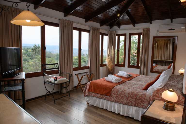 Bedroom 2, Hotel Selva Montana, Capital