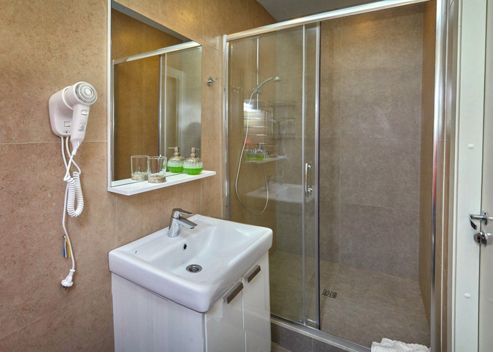 Bathroom 3, Port Inn Apartment, Sankt-Peterburg gorsovet