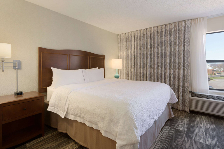 Bedroom 3, Hampton Inn Zanesville, Muskingum