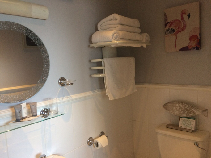 Bathroom 4, The Labouring Man, West Sussex