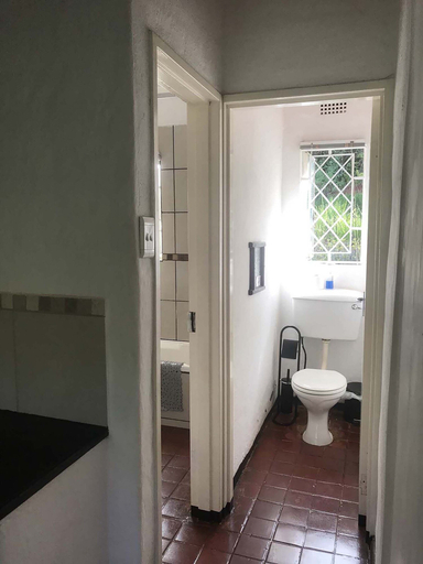 Bathroom 4, Sabi Star Chalets, Ehlanzeni