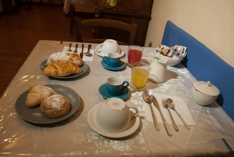 Food & Drinks 5, Monteoliveto Bed and Breakfast, Napoli