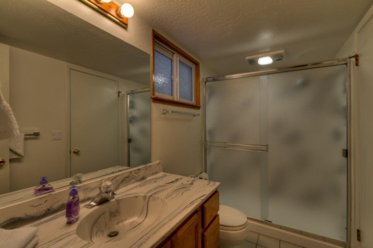 Bathroom, 3851 Saddle Road, El Dorado