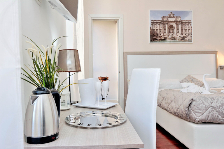 Others 4, Relais Incantesimo Vaticano, Rome