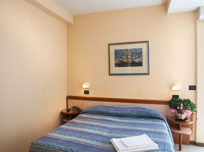 Bedroom 4, Hotel Bamby, Rimini