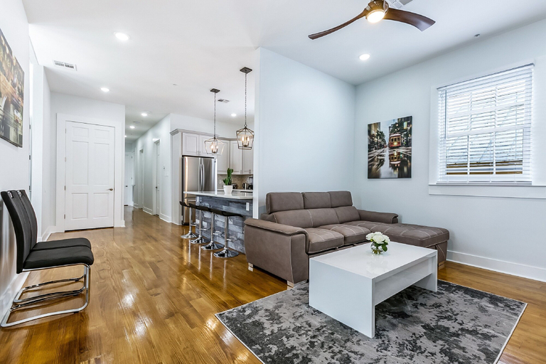 Others 5, Newly Renovated 4BD Penthouse, Orleans