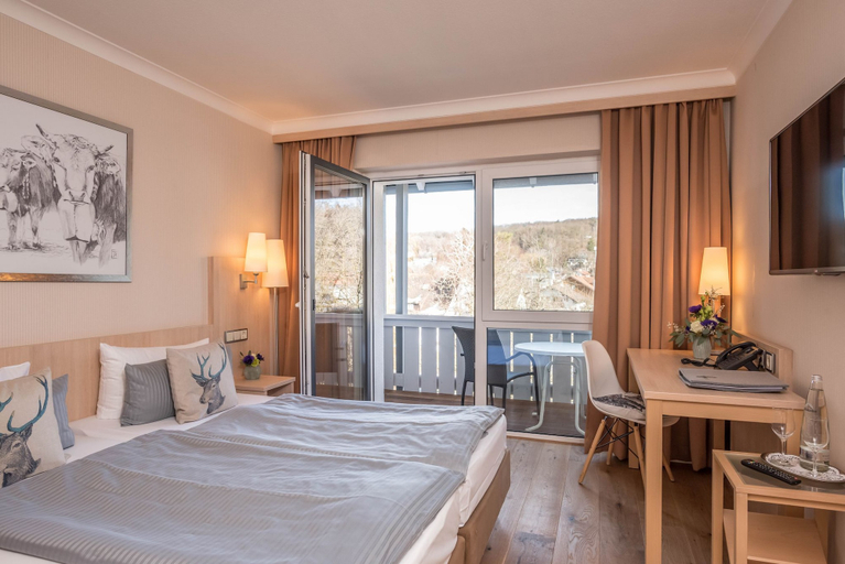 Bedroom 3, Ammersee Hotel, Starnberg