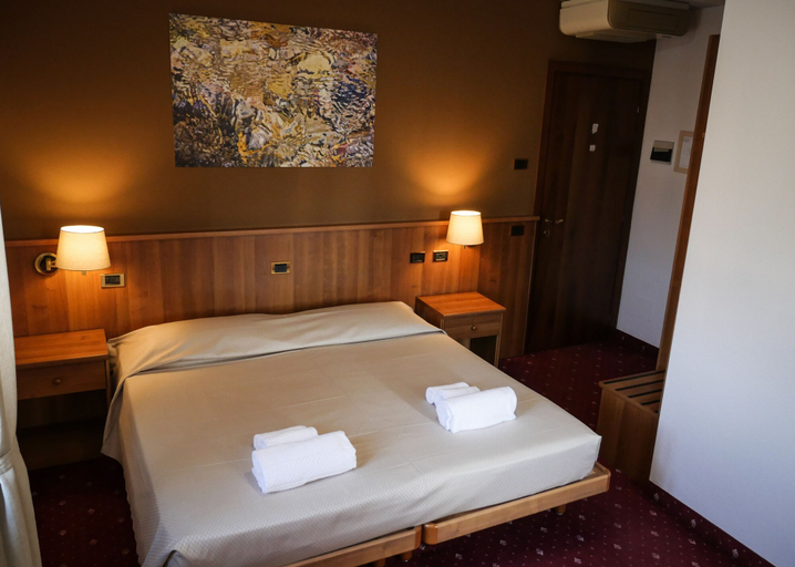Bedroom 4, Villanova Hotel, Verona