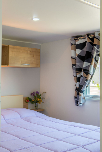 Bedroom 4, Le Clos de l'Ecrin du Lac, Hautes-Alpes