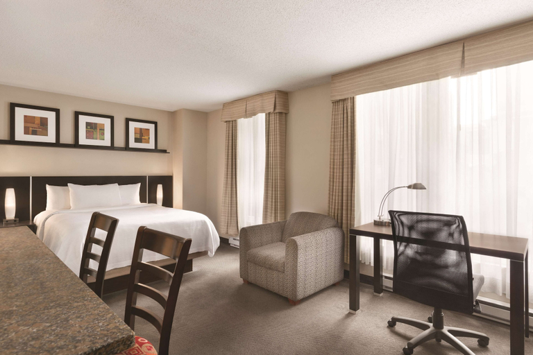 Bedroom 3, Embassy Suites Montréal by Hilton, Montréal