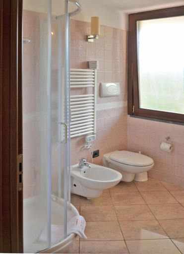 Bathroom 5, Vea Resort, Salerno