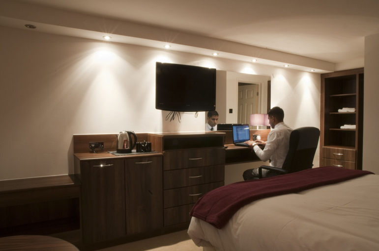 Bedroom 5, Haveli Hotel, Rhondda, Cynon, Taff