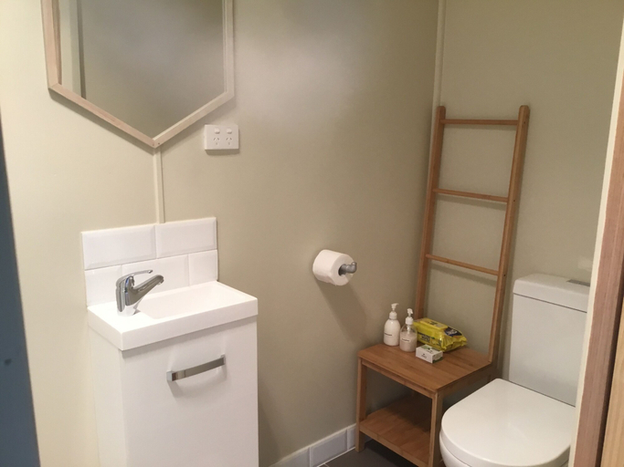 Bathroom 4, Rathmore, Central Highlands