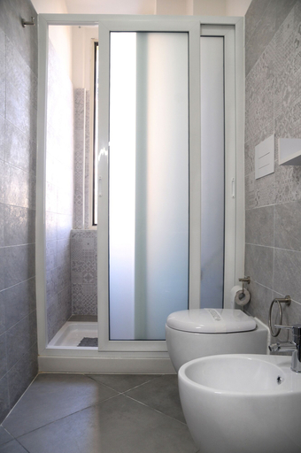 Bathroom 5, Voglia di Napoli, Napoli