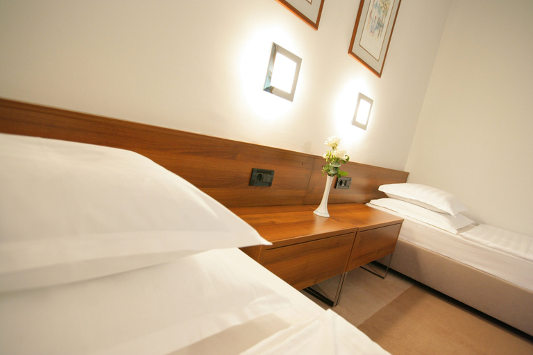 Bedroom 3, Hotel Laguna, Zagreb