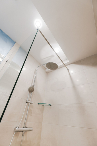 Bathroom 3, CityApartments Kyiv Palace "Ukraine", Holosiïvs'kyi