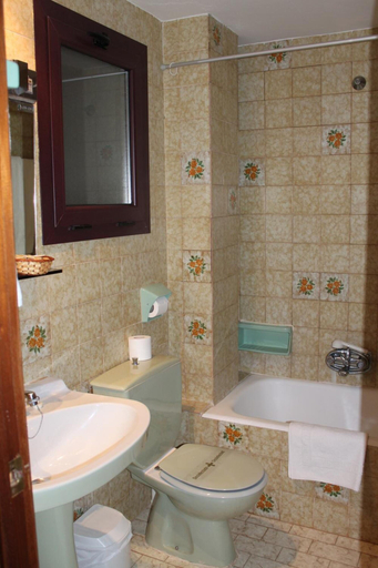 Bathroom 3, Hostal Palafox, Huesca