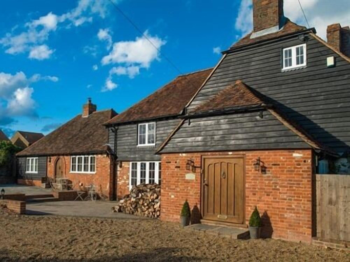 Exterior & Views 2, Green Farmhouse, Kent