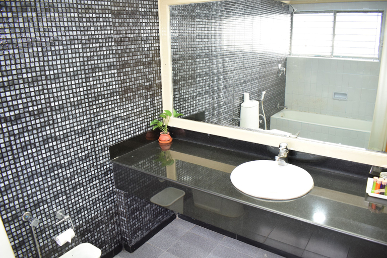 Bathroom 4, Abad Fort, Ernakulam